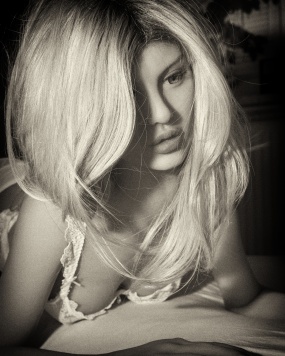 欧美童颜性感美女图片